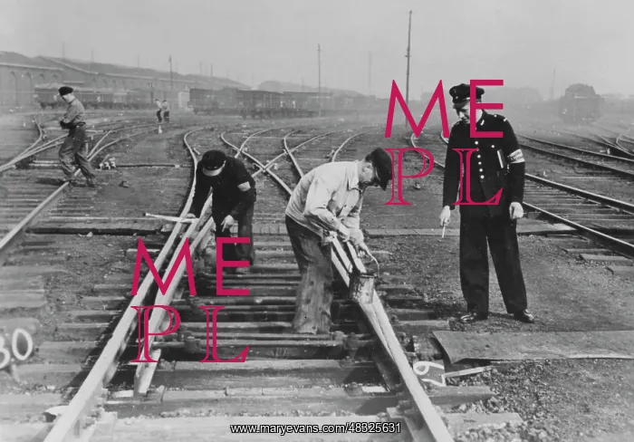: Worker doing track work in France, 1940 : Worker doing track work in France, 1940