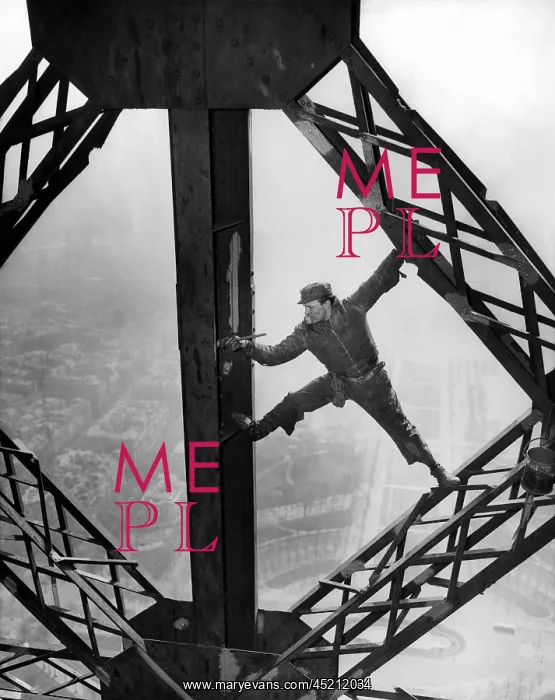 : Worker painting the Eiffel Tower. Working ? : Worker painting the Eiffel Tower. Working ?
