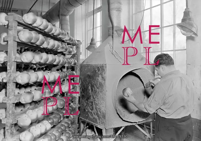 : Worker spraying face, hands and arms on rubber : Worker spraying face, hands and arms on rubber