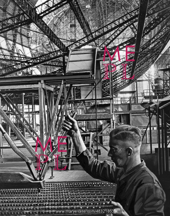: Worker in the Zeppelin shipyard in Friedrichshafen, 1937 : Worker in the Zeppelin shipyard in Friedrichshafen, 1937