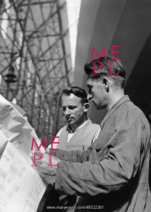 : Worker at the Zeppelin shipyard in Friedrichshafen, 1937 : Worker at the Zeppelin shipyard in Friedrichshafen, 1937