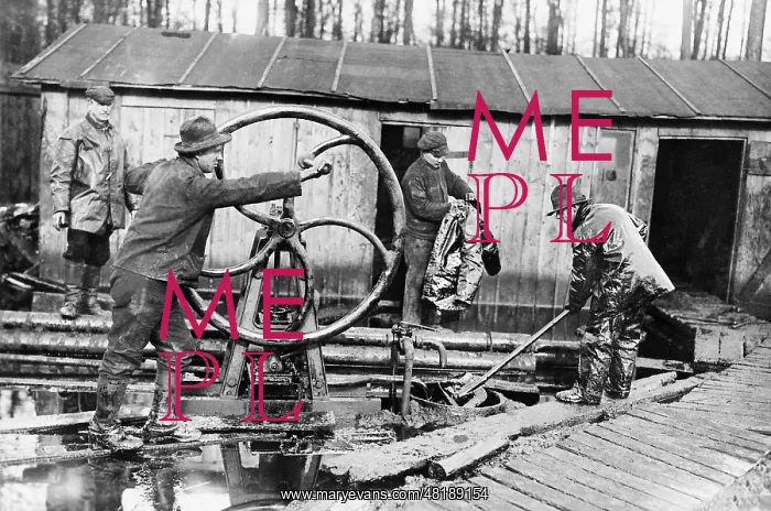 : Workers at a borehole in Nienhagen, 1925 : Workers at a borehole in Nienhagen, 1925