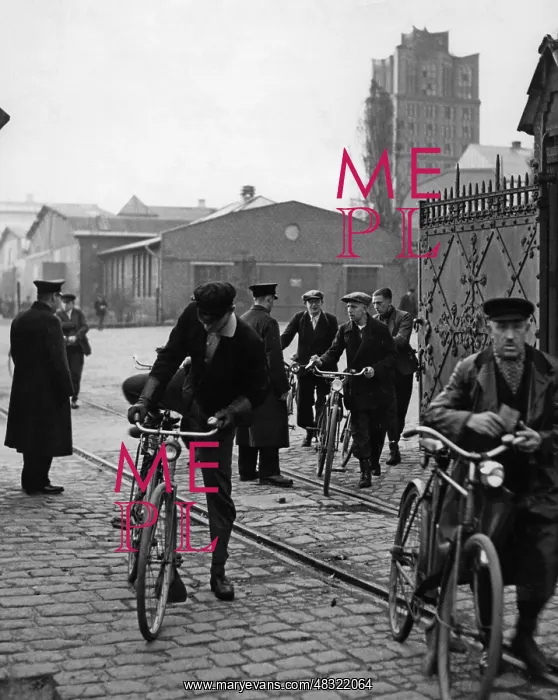 : Workers at the Borsig Works in Berlin, 1935 : Workers at the Borsig Works in Berlin, 1935