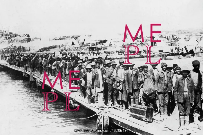: Workers from a British workers camp, 1915 : Workers from a British workers camp, 1915