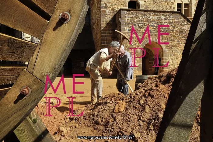 : Workers, Chateau de Guedelon, Treigny, Burgundy, France : Workers, Chateau de Guedelon, Treigny, Burgundy, France
