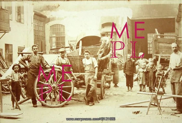 : Workers and children of blacksmith Karl Mayssen : Workers and children of blacksmith Karl Mayssen