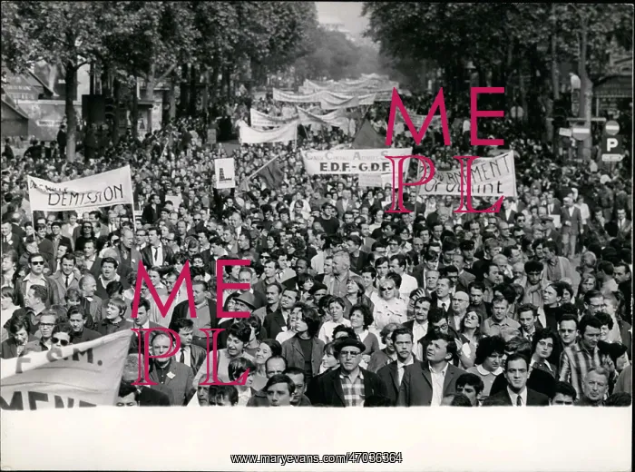  : Workers demonstrate and march in Paris