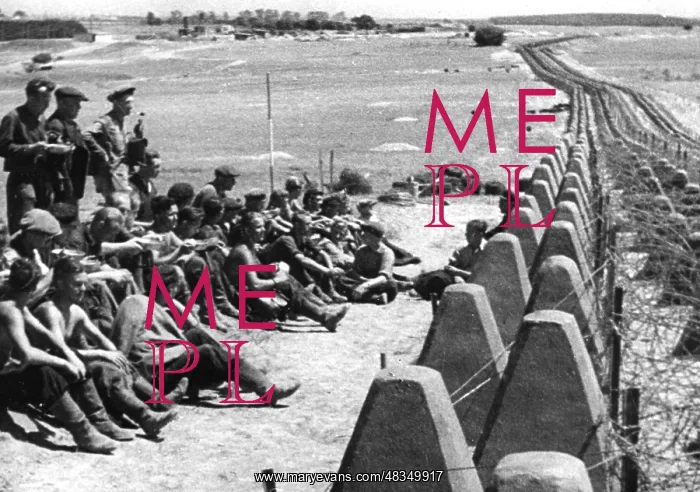  : Workers at a dragon's teeth on the Siegfried Line, 1939