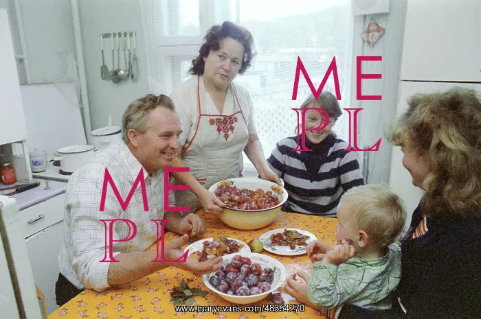 : Worker's family, 1984 : Worker's family, 1984