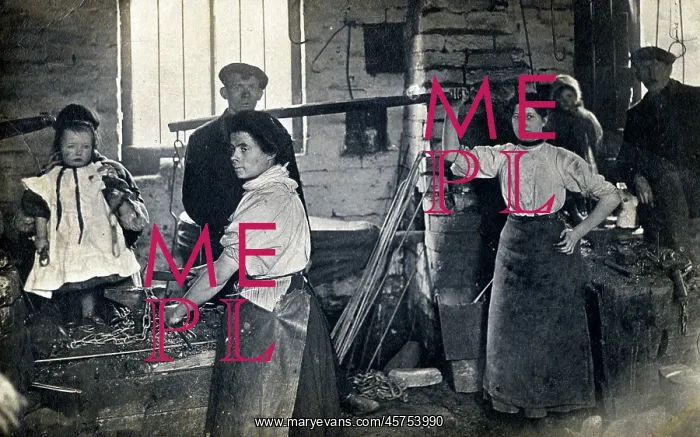 : Workers at Harry Steven's Chain Shop, Cradley Heath : Workers at Harry Steven's Chain Shop, Cradley Heath