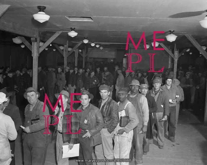 : Workers lined up at the Hanford Reservation of : Workers lined up at the Hanford Reservation of