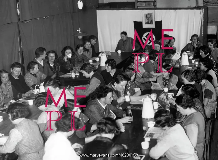 : Workers during the lunch break, 1936 : Workers during the lunch break, 1936