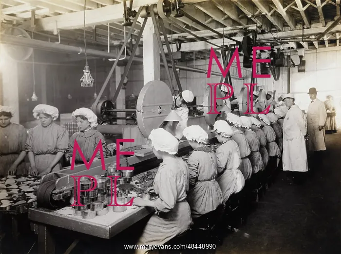 : Workers packing chipped beef, 1910 : Workers packing chipped beef, 1910