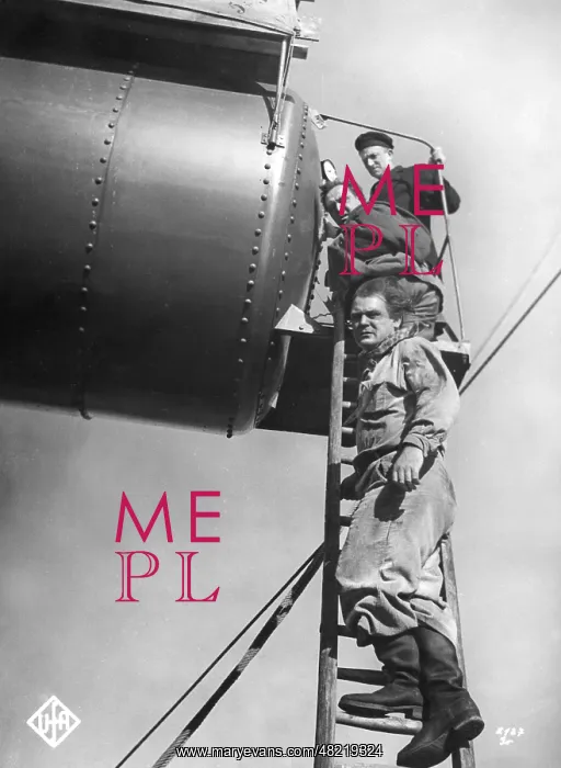 : Workers in front of a pressure chamber, 1939 : Workers in front of a pressure chamber, 1939