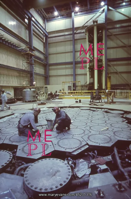  : Workers on the refueling floor of the St. ?