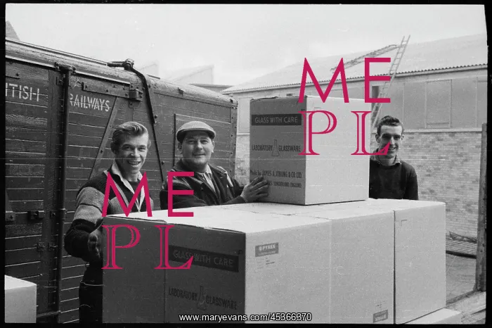  : Workers stacking boxes of laboratory glassware