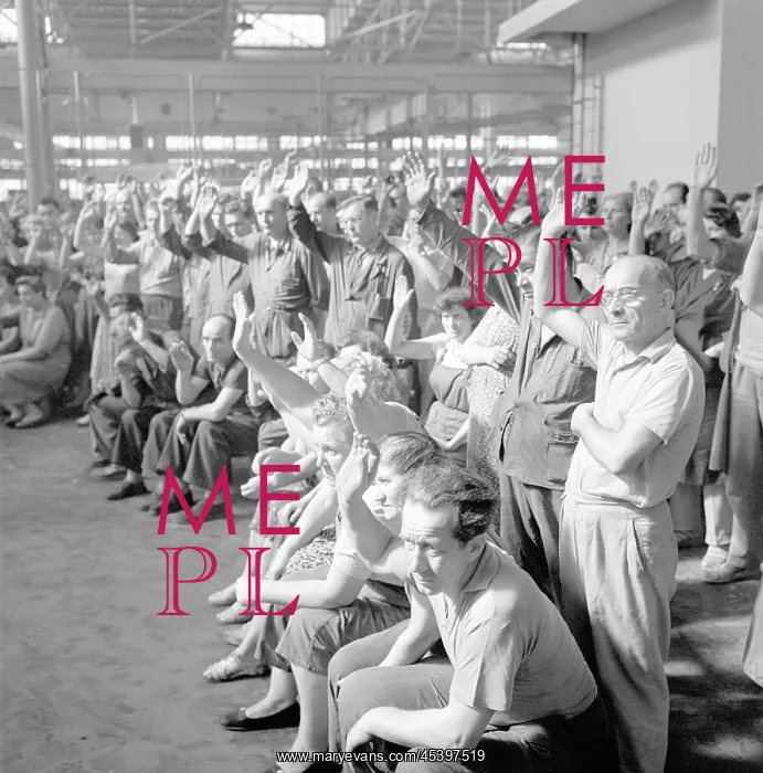 : Workers - voting - factory hall : Workers - voting - factory hall