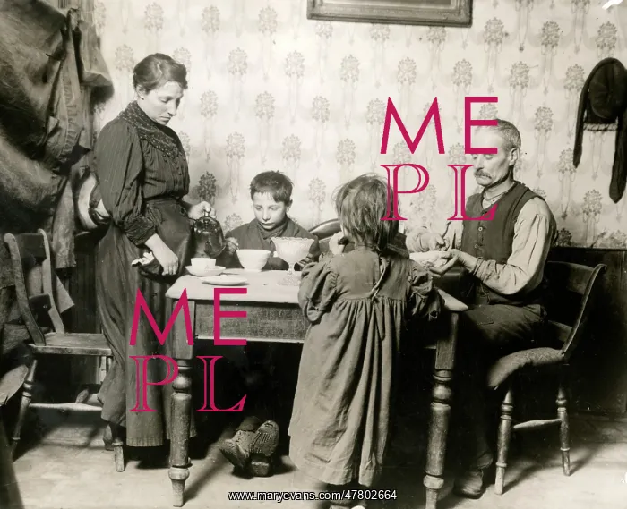  : Working class family Birmingham during coal strike, 1920s