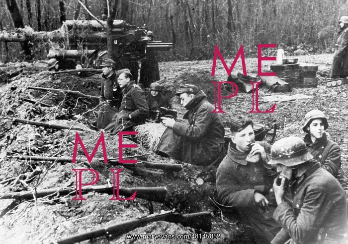 : Working men in position in Hungary, 1945 : Working men in position in Hungary, 1945