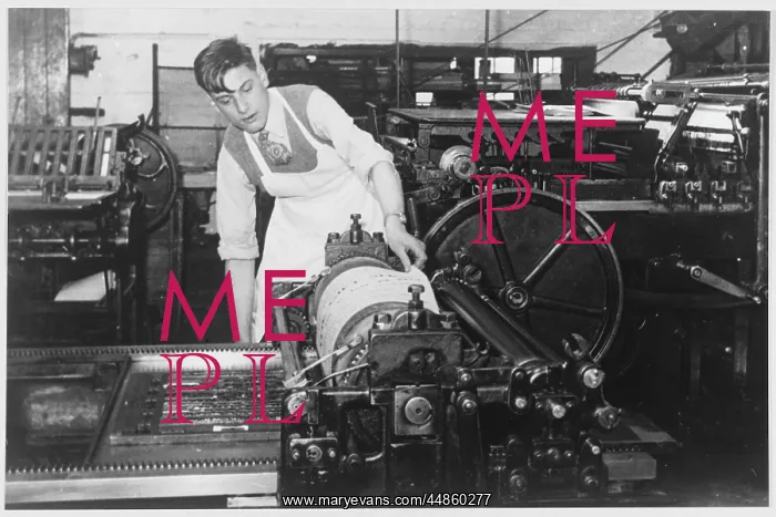 : WORKING A PRINTING PRESS : WORKING A PRINTING PRESS