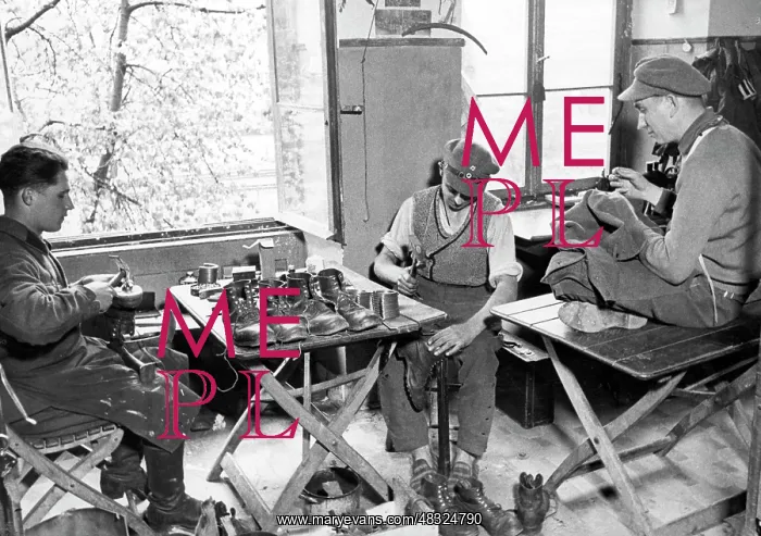 : Working volunteers during sewing and shoemaking, around the : Working volunteers during sewing and shoemaking, around the