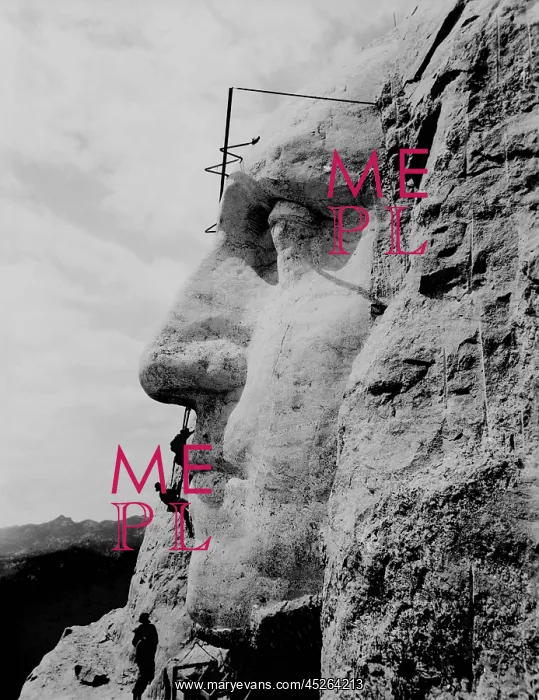 : Workmen on face of George Washington at Mount : Workmen on face of George Washington at Mount