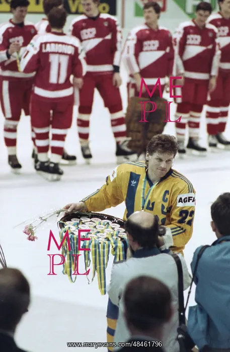 : The world Cup of hockey : The world Cup of hockey