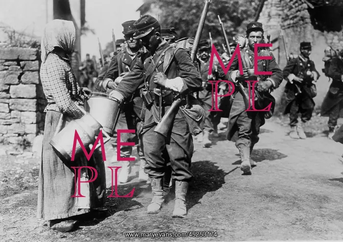: World War 1. French troops on the march, and during : World War 1. French troops on the march, and during