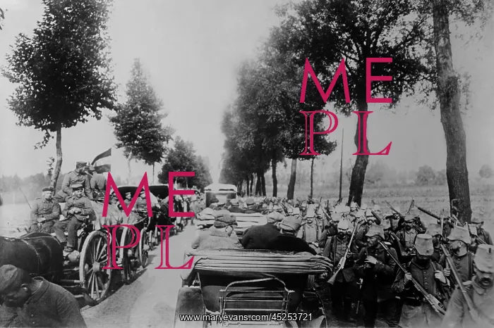 : World War 1. German soldiers on the way to the : World War 1. German soldiers on the way to the