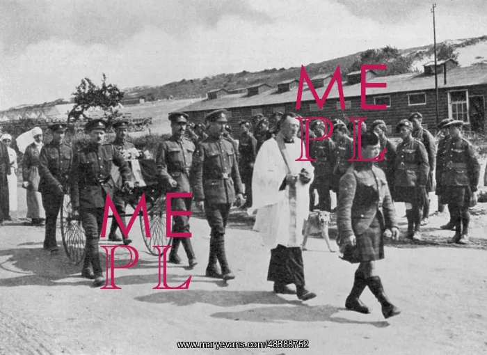 : World War I: Army chaplain officiating at funeral : World War I: Army chaplain officiating at funeral
