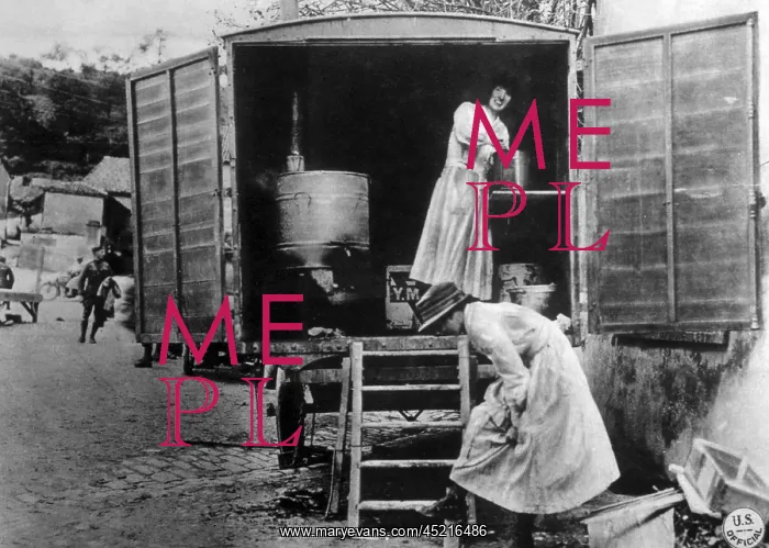 : World War I, a YMCA mobile kitchen on the ? : World War I, a YMCA mobile kitchen on the ?
