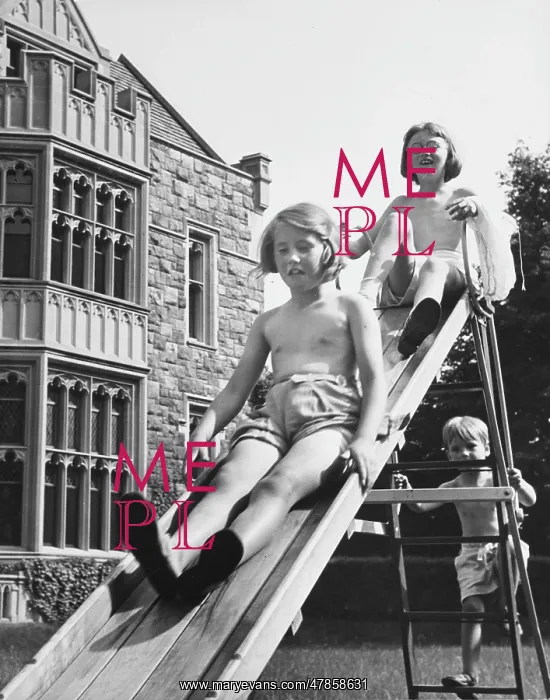 : World War II evacuees : World War II evacuees