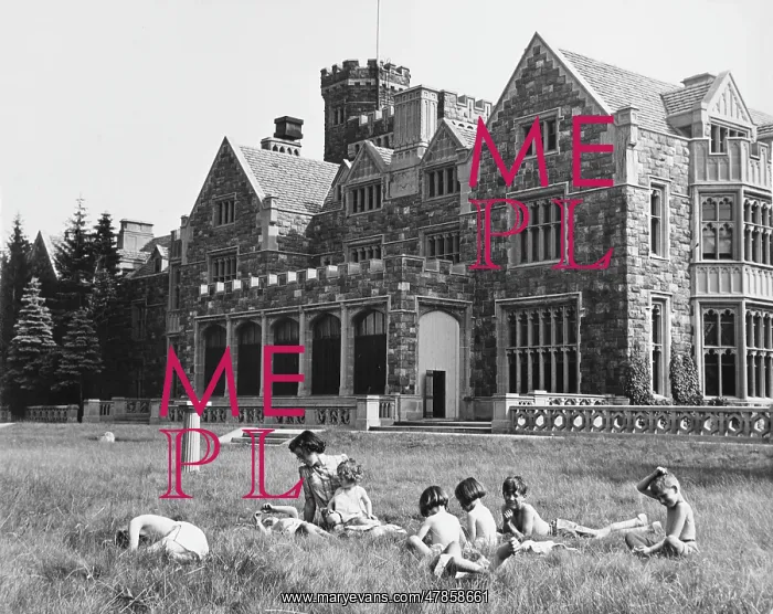 : World War II evacuees : World War II evacuees