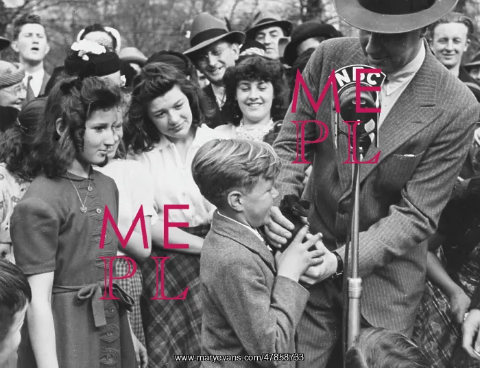 : World War II evacuees : World War II evacuees