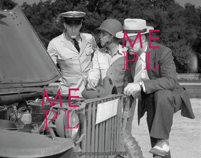 : World War II, George Woolslayer (right) ? : World War II, George Woolslayer (right) ?
