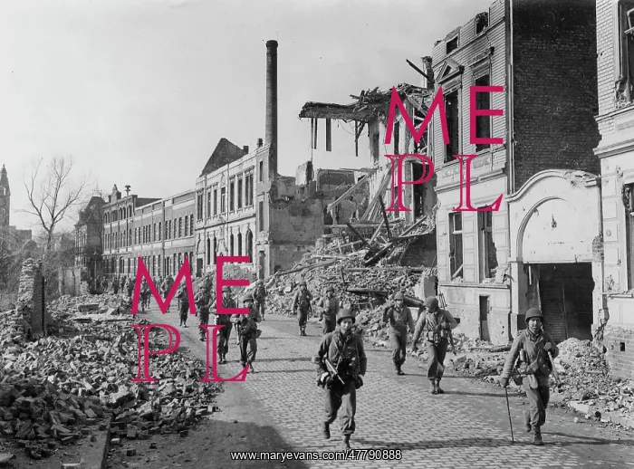 : World War II - men US 9th Army, Neuss, Germany : World War II - men US 9th Army, Neuss, Germany