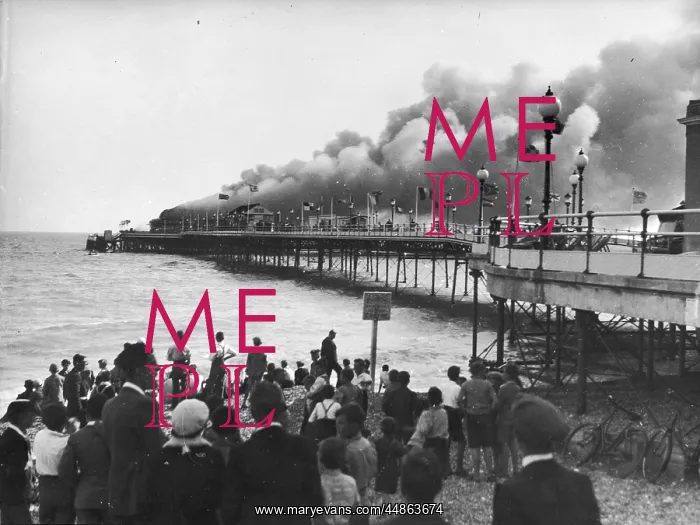 : WORTHING PIER FIRE 1933 : WORTHING PIER FIRE 1933