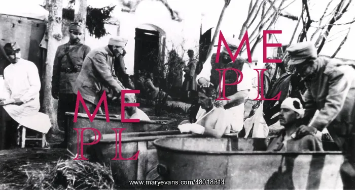 : Wounded Romanian soldiers taking a bath, WW1 : Wounded Romanian soldiers taking a bath, WW1