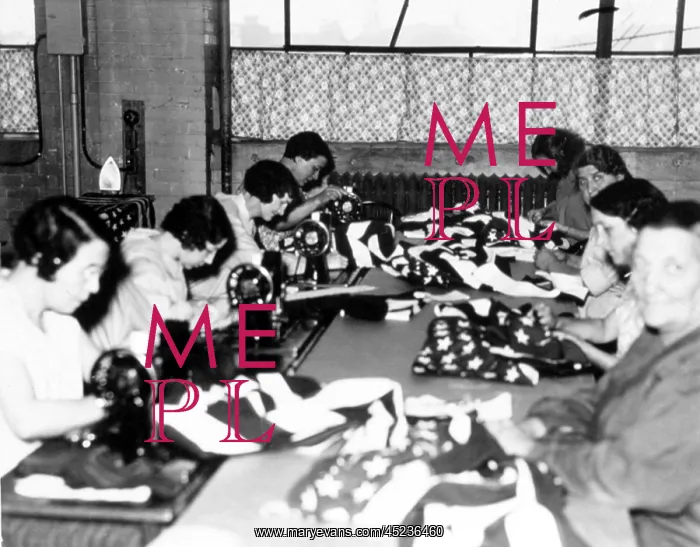 : WPA Seamstresses making flags, Grand Rapids, ? : WPA Seamstresses making flags, Grand Rapids, ?