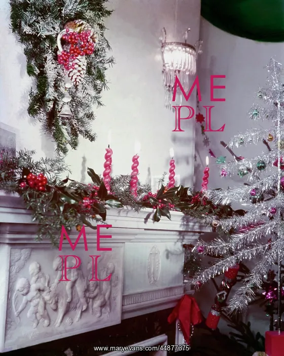 : WREATH, DECKING, TREE : WREATH, DECKING, TREE