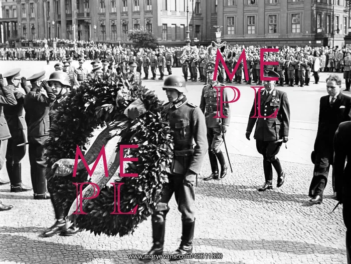 : Wreath laying in Berlin, 1940 : Wreath laying in Berlin, 1940