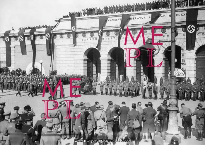 : Wreath laying in front of the Outer Castle Gate in Vienna : Wreath laying in front of the Outer Castle Gate in Vienna