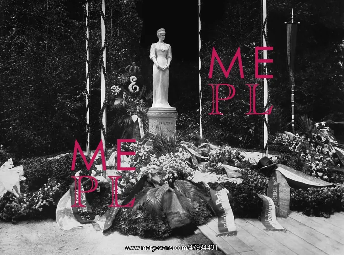  : Wreaths at the monument of the Empress Elizabeth of
