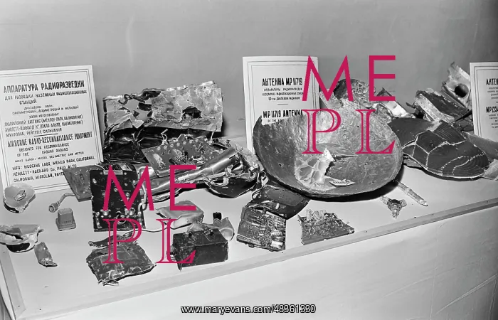 : Wreckage of American aircraft : Wreckage of American aircraft