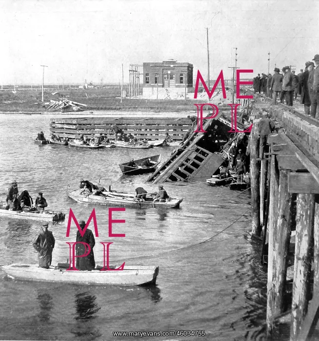 : Wrecked train in the water, Atlantic City : Wrecked train in the water, Atlantic City