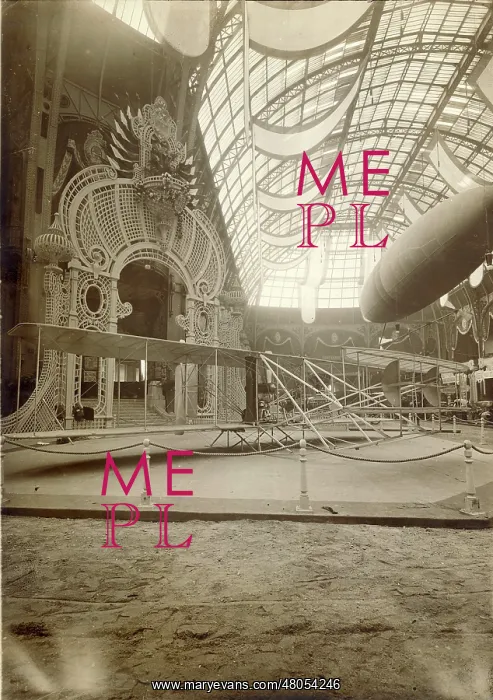: Wright stand at the Salon Aeronautique in 1909 : Wright stand at the Salon Aeronautique in 1909