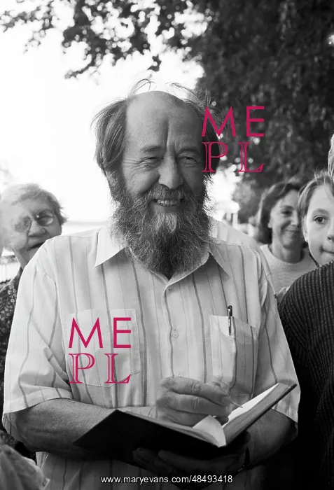 : Writer Aleksandr Solzhenitsyn returns to Russia, 1994 : Writer Aleksandr Solzhenitsyn returns to Russia, 1994