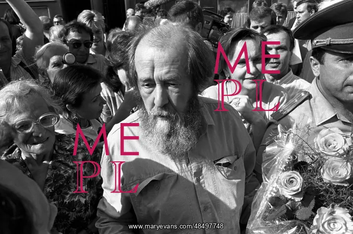 : Writer Aleksandr Solzhenitsyn returns to Russia, 1994 : Writer Aleksandr Solzhenitsyn returns to Russia, 1994