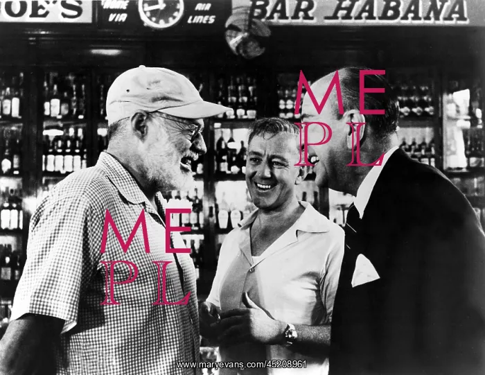: Writer ERNEST HEMINGWAY chats with actors ? : Writer ERNEST HEMINGWAY chats with actors ?