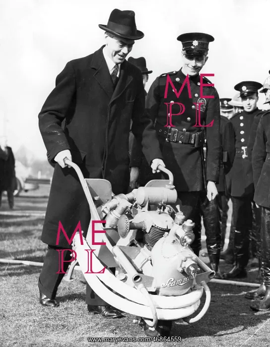  : Ws Morrison at firefighting demonstration, WW2